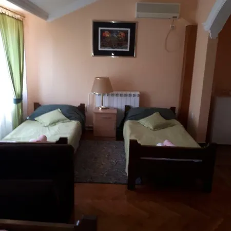 Business Club Selenča Frühstückspension